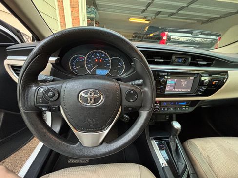 Used 2014 Toyota Corolla LE FWD image 17