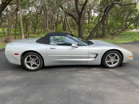 Used 2003 Chevrolet Corvette Convertible w/ Preferred Equipment Group1 image 9