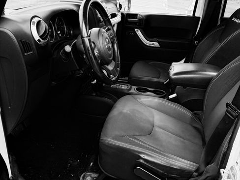 Used 2013 Jeep Wrangler Unlimited Sahara w/ Dual Top Group image 13