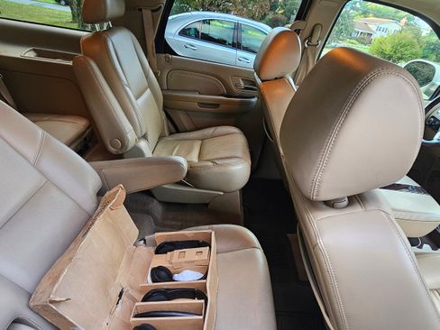 Used 2009 Cadillac Escalade Luxury image 8