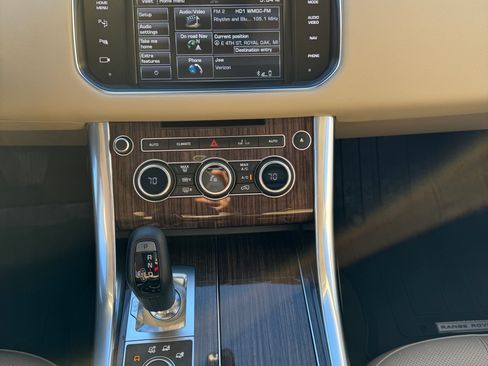 Used 2014 Land Rover Range Rover Sport HSE image 26