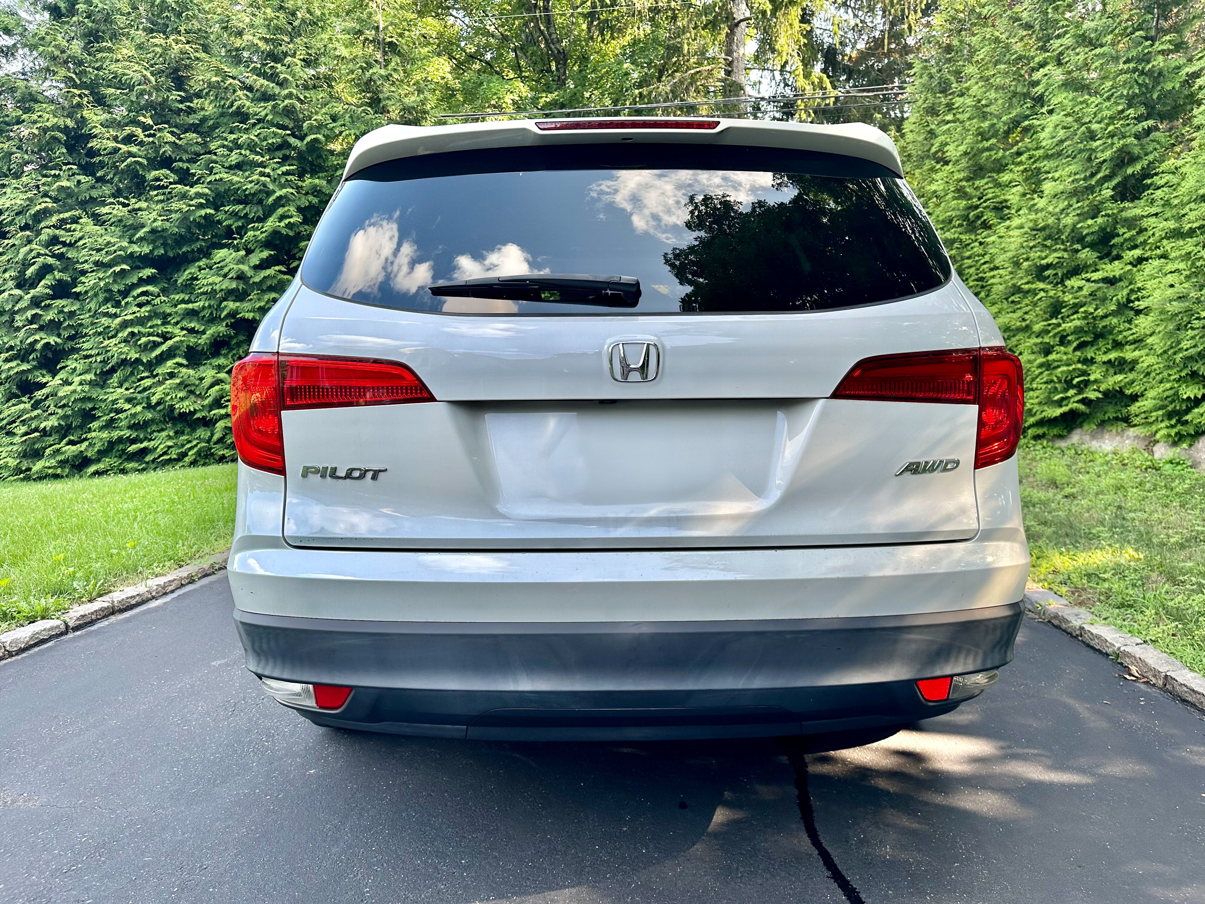 Used 2017 Honda Pilot EX-L image 2