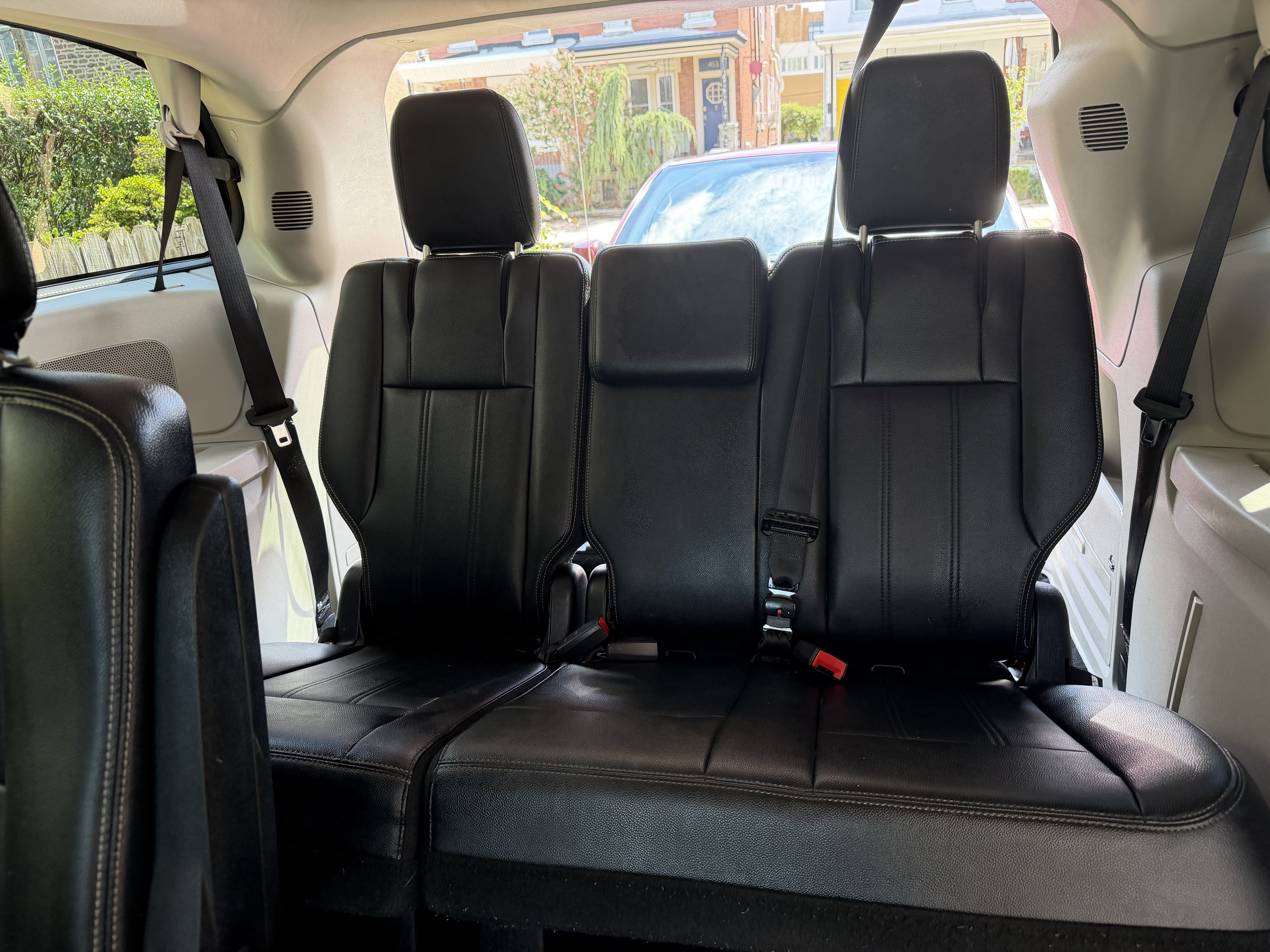 Used 2014 Chrysler Town & Country Touring FWD image 9