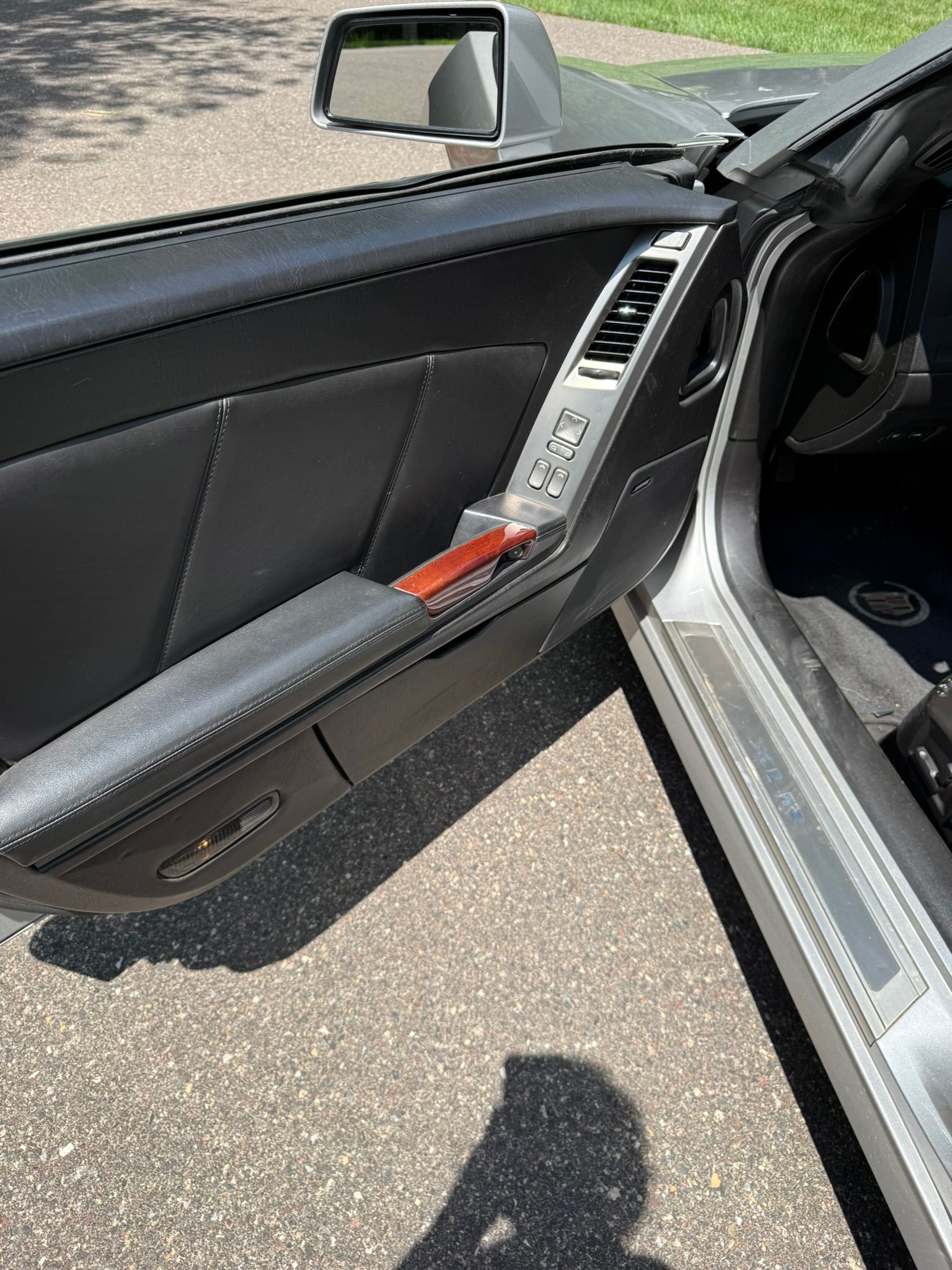 Used 2008 Cadillac XLR RWD image 8