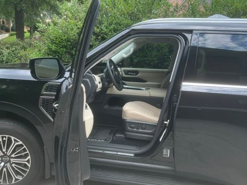 Used 2025 Nissan Armada Platinum RWD image 2