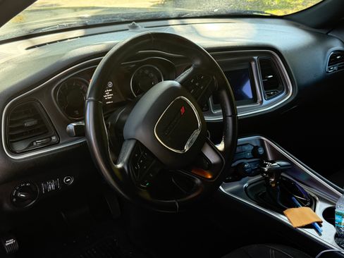 Used 2019 Dodge Challenger SXT image 6