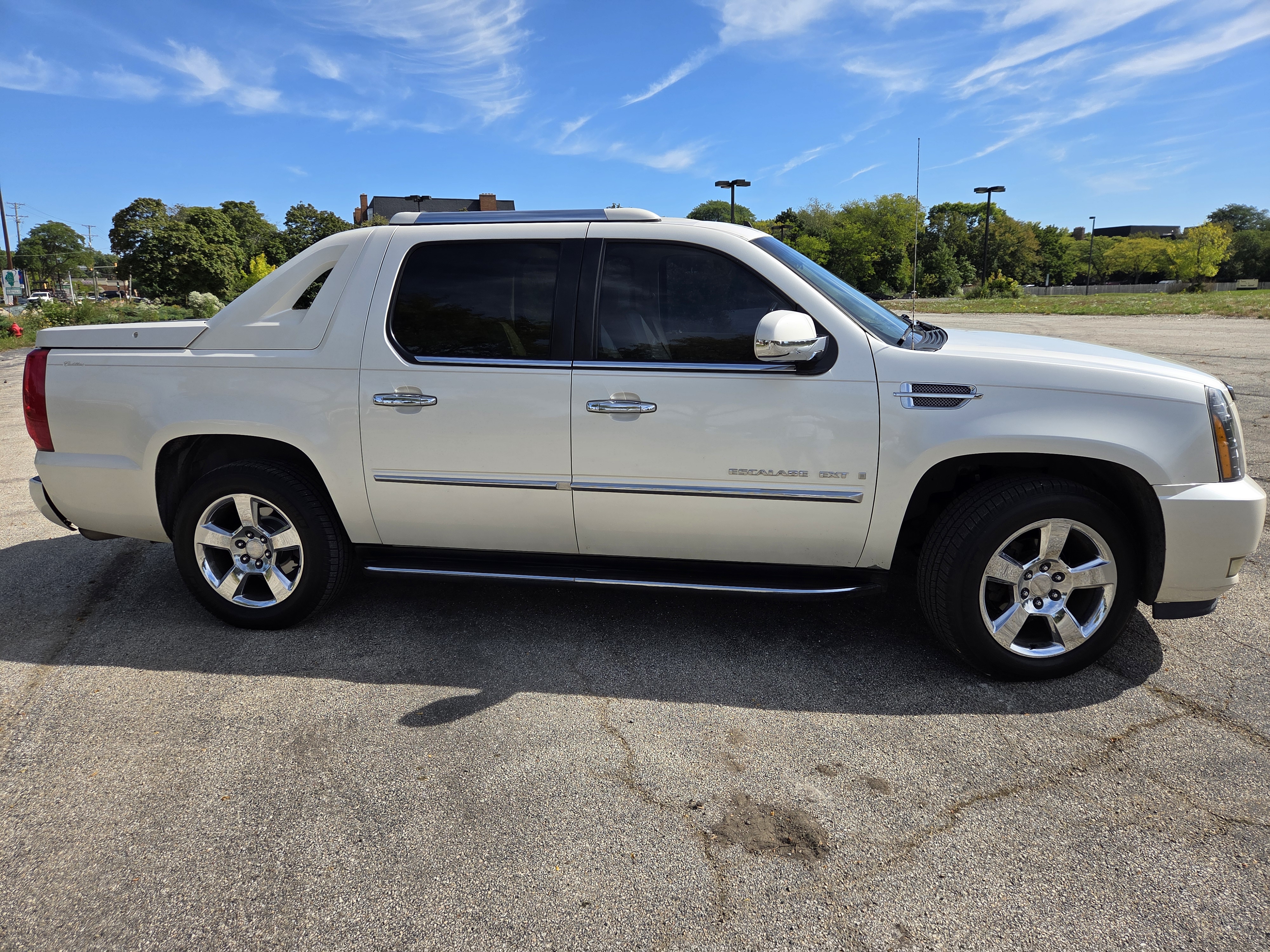 Used 2007 Cadillac Escalade EXT w/ Information Package AWD/4WD image 5