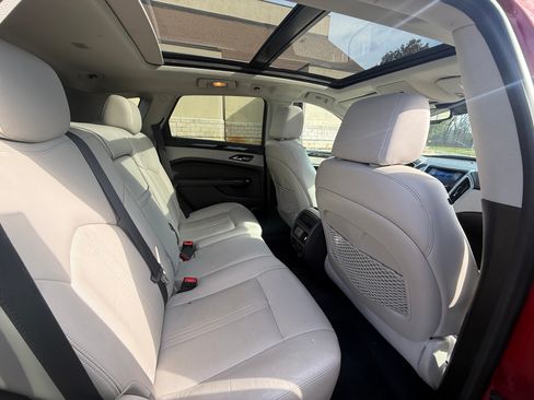 Used 2013 Cadillac SRX Luxury image 6