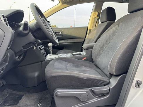 Used 2013 Nissan Rogue SV w/ Premium Pkg image 4