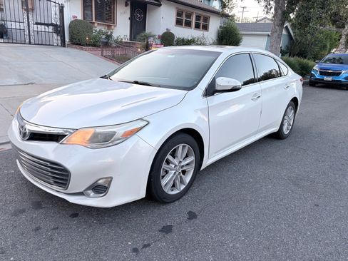Used 2015 Toyota Avalon XLE Premium FWD image 2
