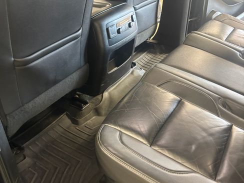 Used 2019 Chevrolet Suburban LT image 20