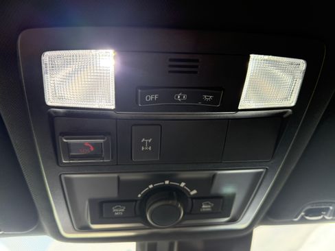 Used 2021 Toyota Tacoma TRD Off-Road w/ Technology Package image 17