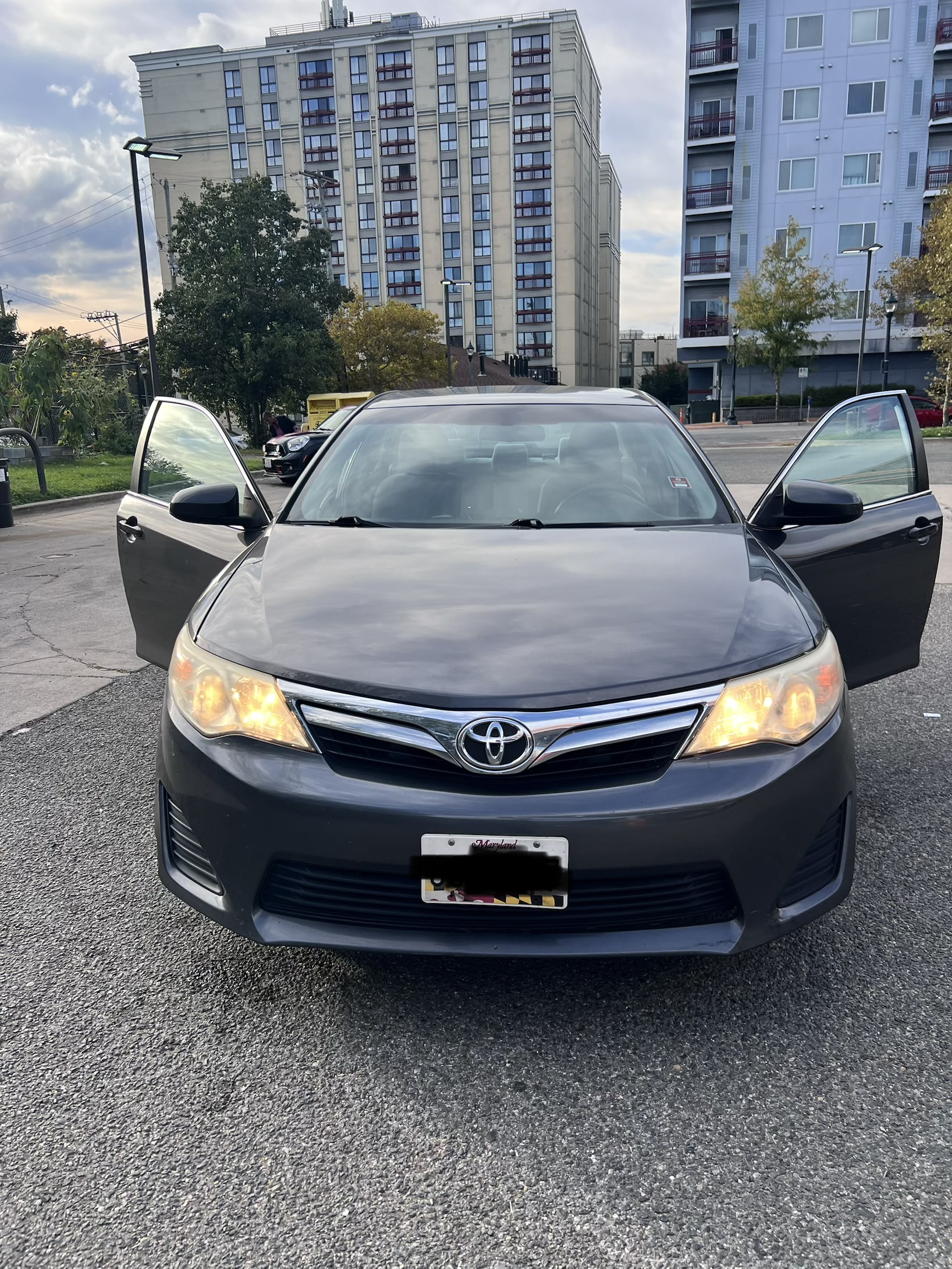 Used 2014 Toyota Camry LE FWD image 2
