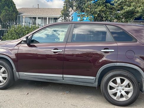 Used 2011 Kia Sorento LX w/ Convenience Pkg image 8
