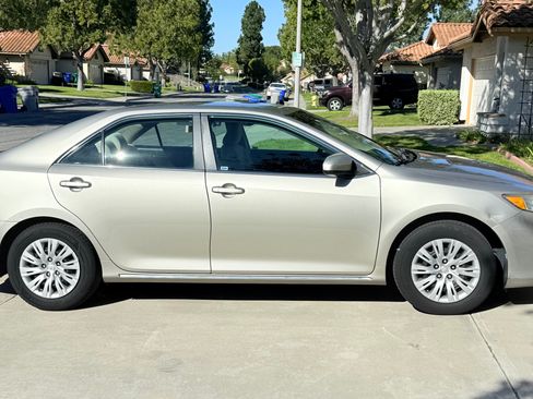 Used 2013 Toyota Camry LE image 2