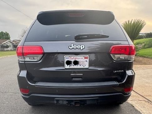 Used 2017 Jeep Grand Cherokee Laredo w/ Quick Order Package 2BE image 4