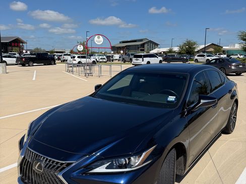 Used 2022 Lexus ES 350 w/ Premium Package FWD image 4