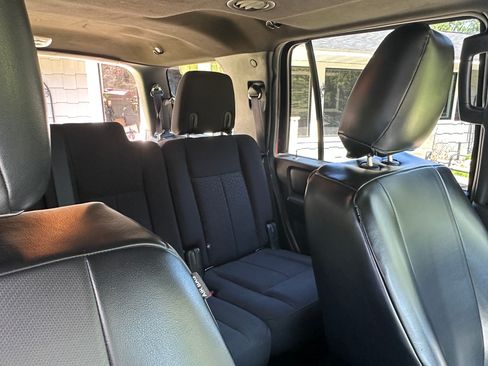 Used 2017 Ford Expedition XLT AWD/4WD image 18