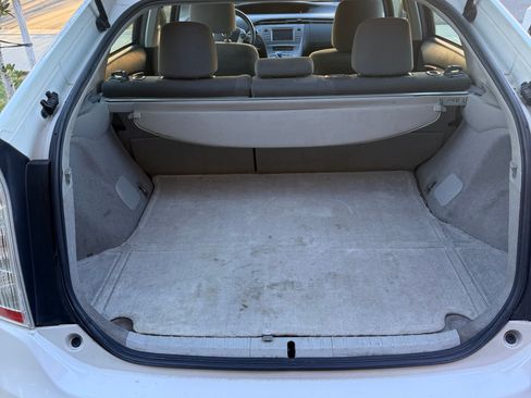 Used 2014 Toyota Prius Five image 6