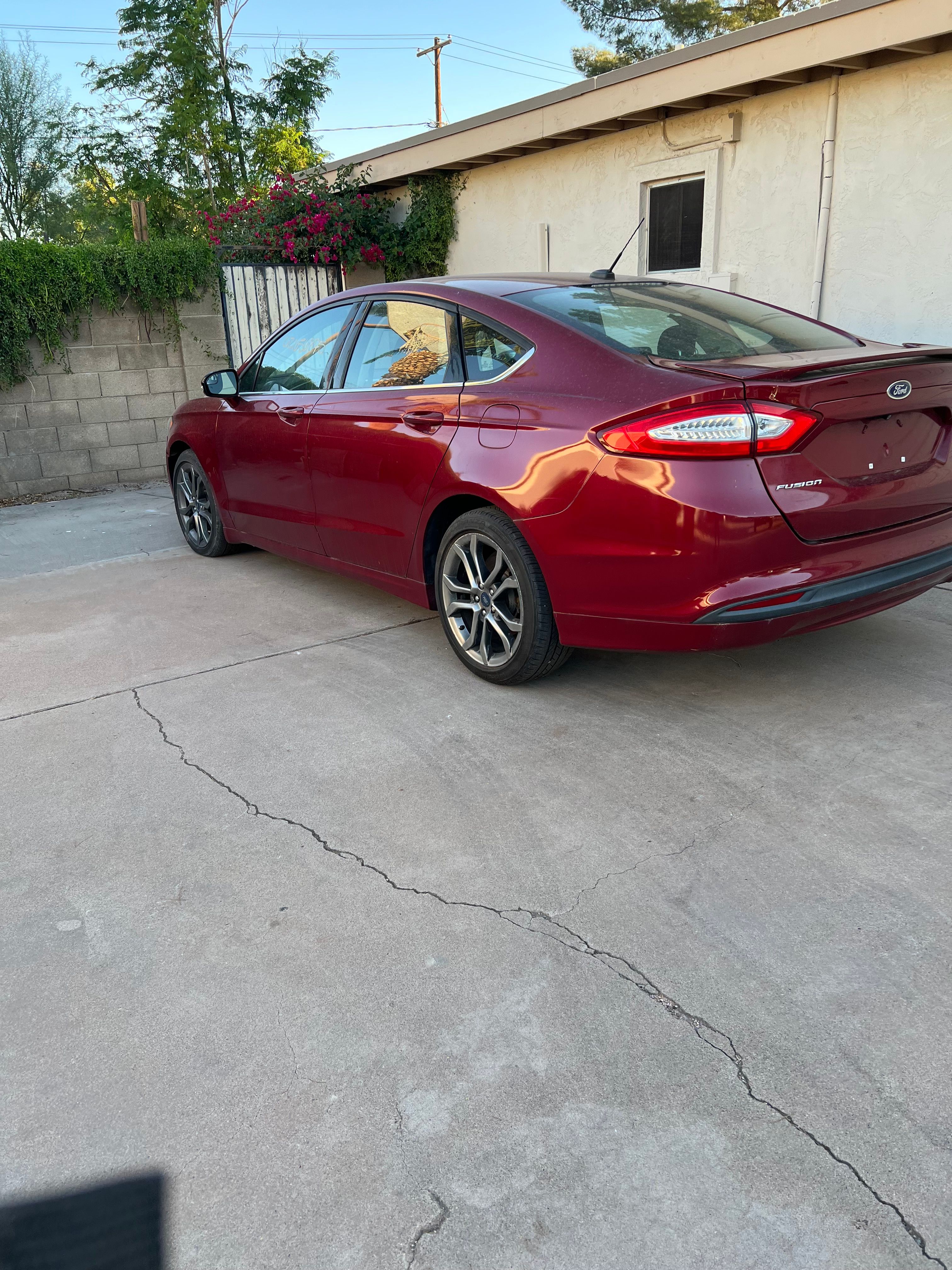 Used 2015 Ford Fusion SE w/ Equipment Group 201A FWD image 1