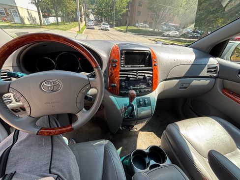 Used 2008 Toyota Sienna XLE Limited AWD/4WD image 13
