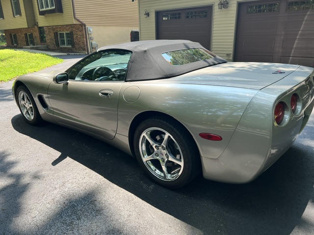 Used 2002 Chevrolet Corvette Convertible w/ Preferred Equipment Group2 RWD image 5