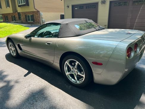 Used 2002 Chevrolet Corvette Convertible w/ Preferred Equipment Group2 RWD image 5