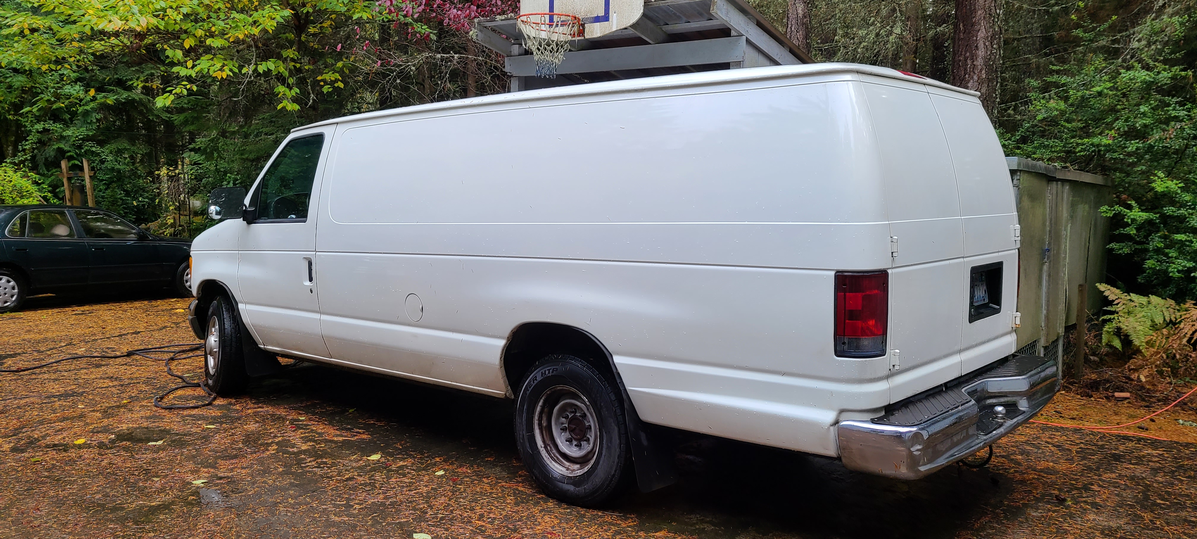 Used 2001 Ford E-350 and Econoline 350 Extended Super Duty RWD image 2