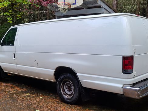 Used 2001 Ford E-350 and Econoline 350 Extended Super Duty RWD image 2