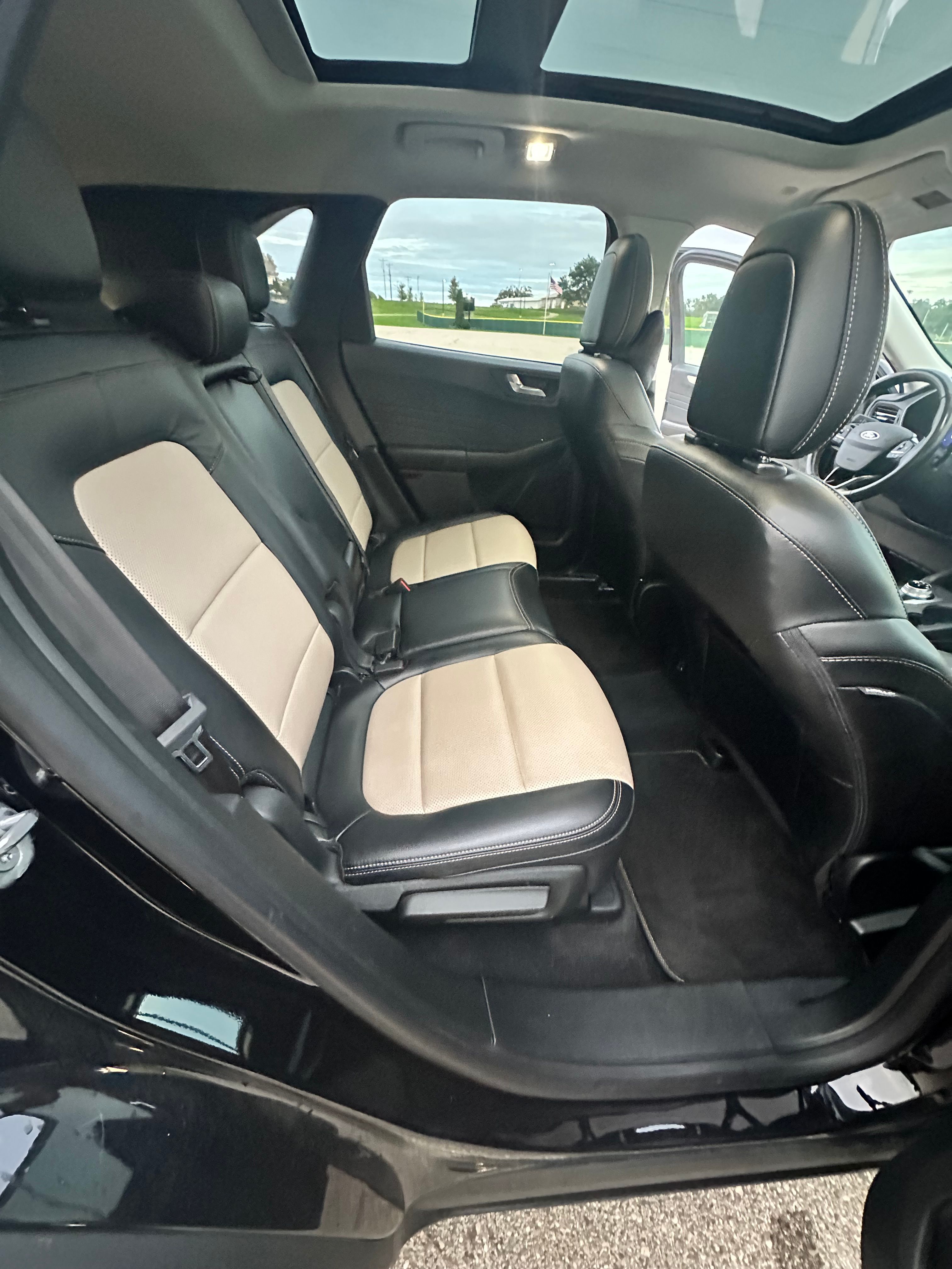 Used 2021 Ford Escape Titanium w/ Titanium Elite Package AWD/4WD image 24
