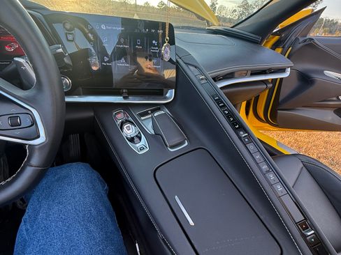 Used 2025 Chevrolet Corvette Stingray Coupe w/ 1LT image 10