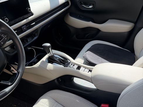 Used 2025 Honda HR-V LX image 5