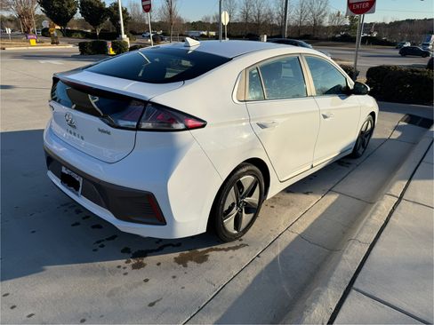 Used 2022 Hyundai Ioniq SEL image 10