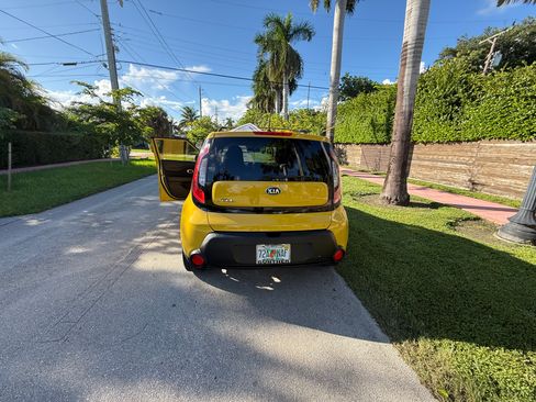 Used 2015 Kia Soul + image 9