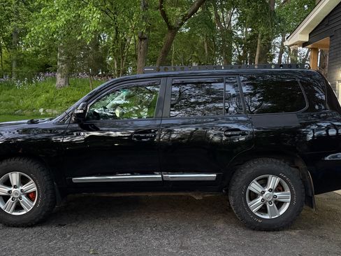 Used 2013 Toyota Land Cruiser image 4