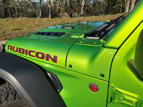 Used 2025 Jeep Wrangler Rubicon w/ Safety Group image 9