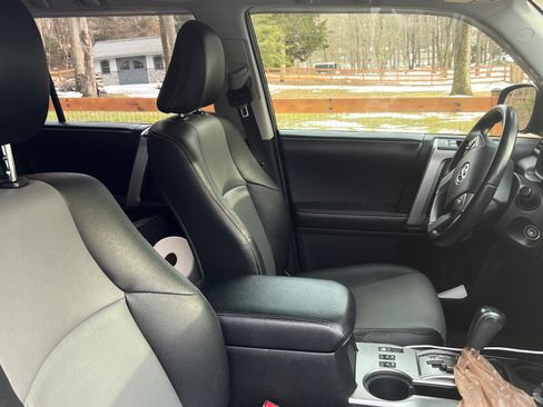 Used 2014 Toyota 4Runner SR5 Premium image 5