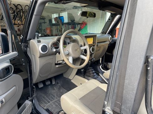 Used 2010 Jeep Wrangler Sahara image 8