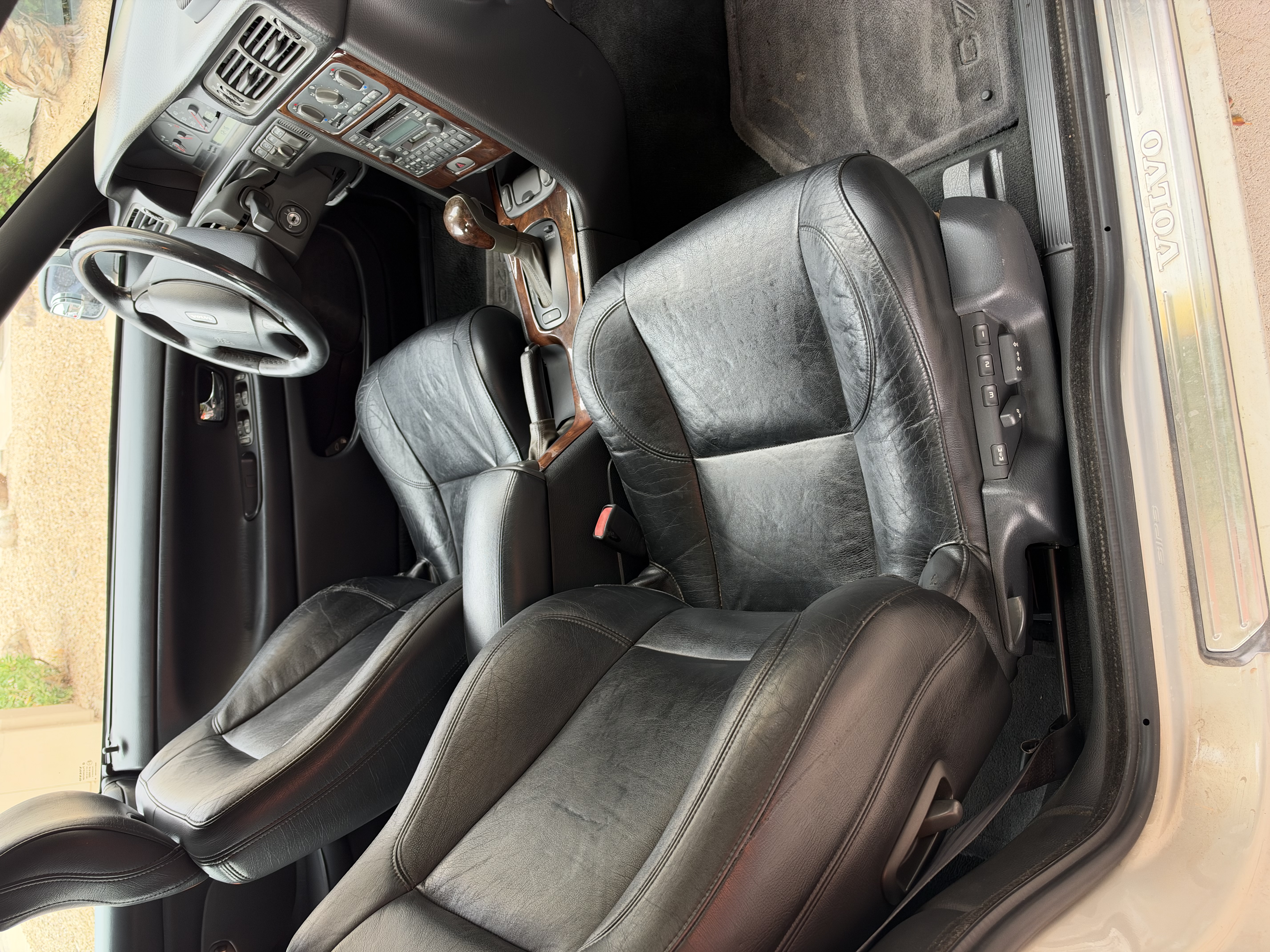 Used 2001 Volvo C70 HT FWD image 29