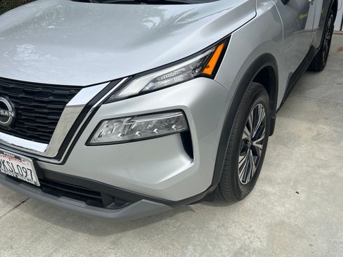 Used 2023 Nissan Rogue SV w/ SV Premium B Package image 2