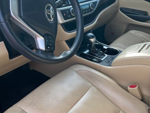 Used 2015 Toyota Highlander Limited image 1