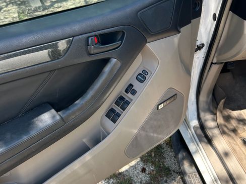 Used 2004 Toyota 4Runner Limited AWD/4WD image 9