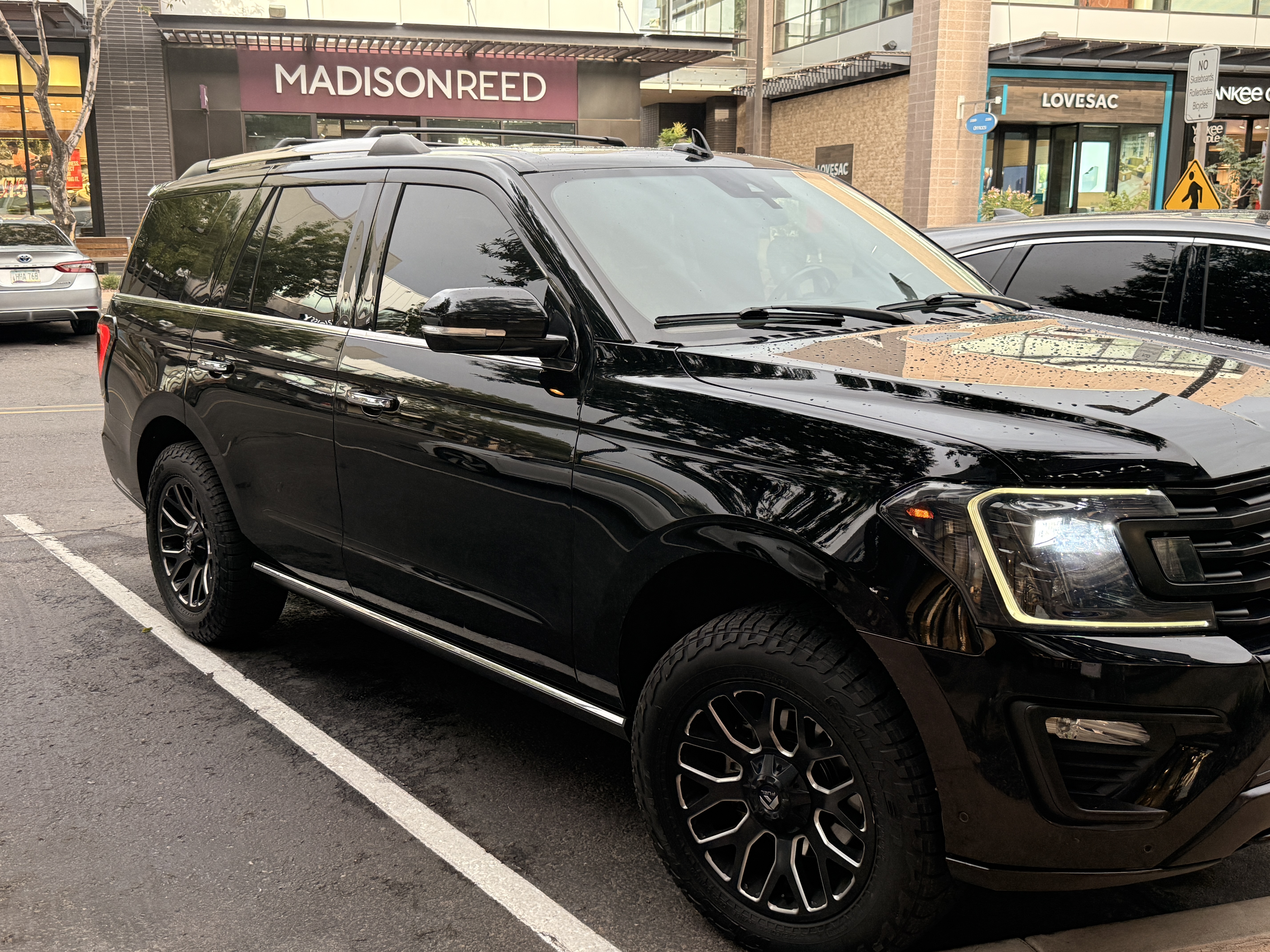Used 2018 Ford Expedition Limited w/ Equipment Group 301A AWD/4WD image 20