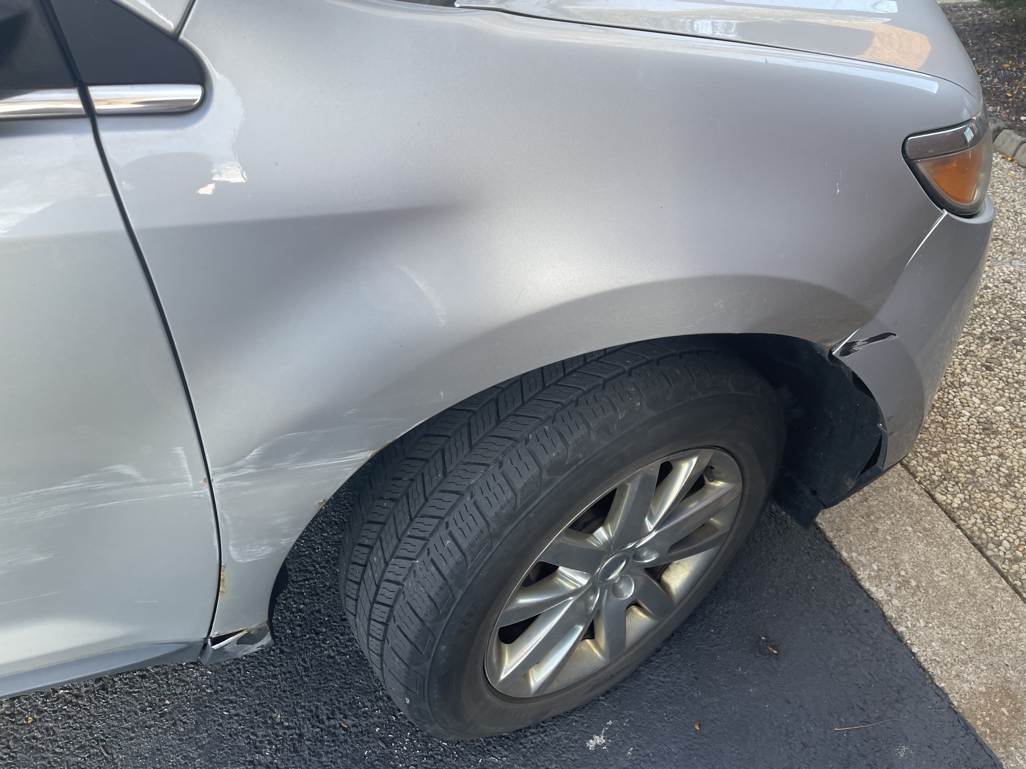 Used 2014 Ford Edge Limited FWD image 2