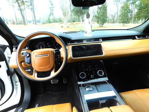 Used 2019 Land Rover Range Rover Velar R-Dynamic HSE image 8
