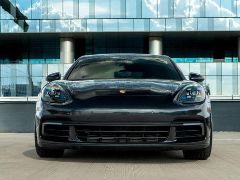 Used 2018 Porsche Panamera 4 image 8