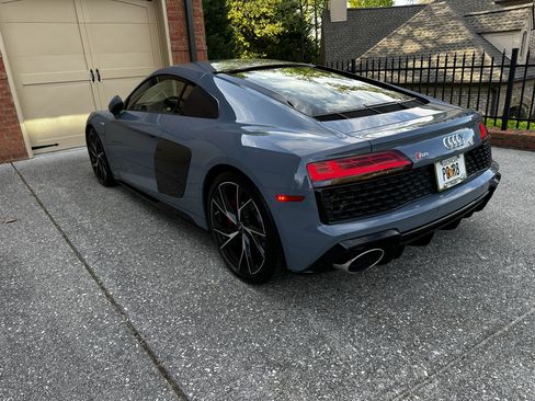 Used 2021 Audi R8 V10 w/ Premium Package image 1