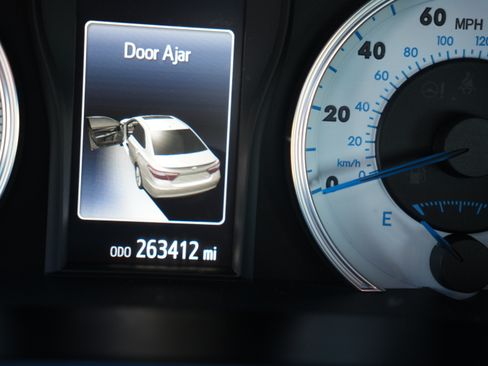 Used 2016 Toyota Camry SE image 5