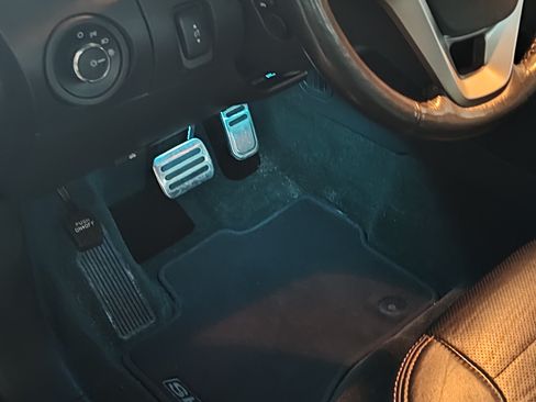 Used 2016 Ford Taurus SHO w/ Equipment Group 401A image 4