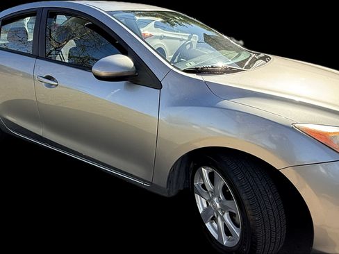 Used 2011 MAZDA MAZDA3 i Touring image 2